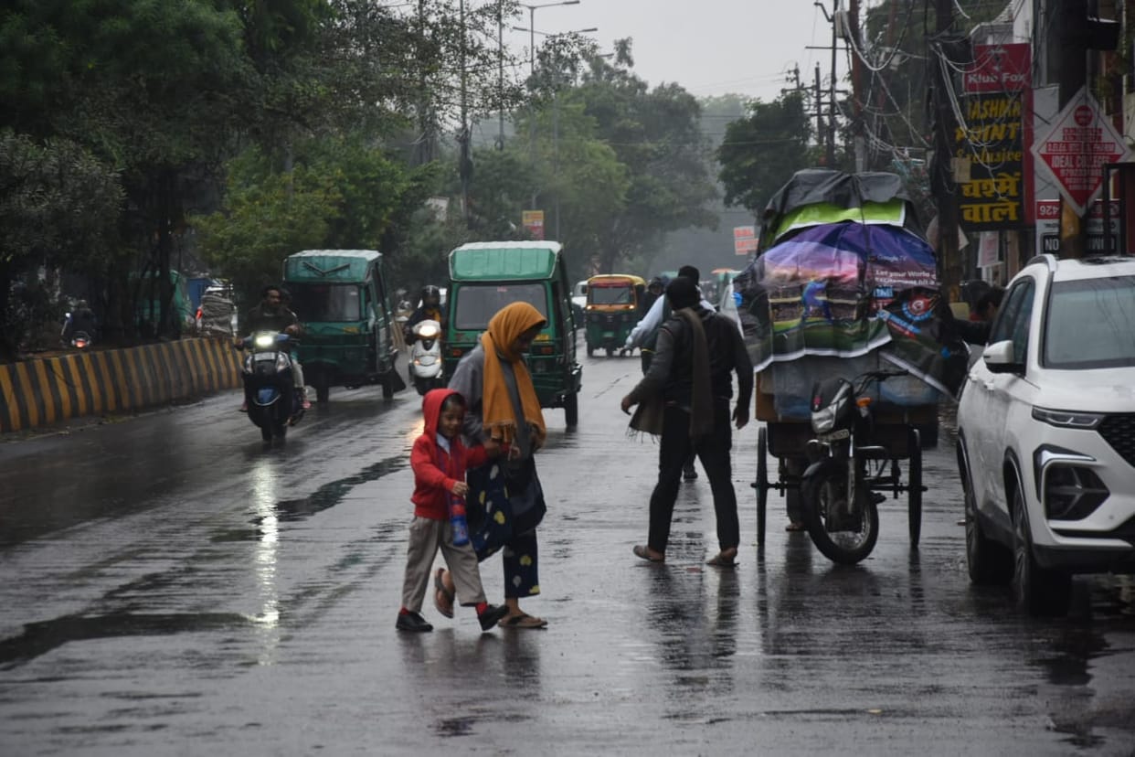 UP Weather Update: Lucknow drenched due to heavy rain, effect of Michang storm will be visible from tomorrow