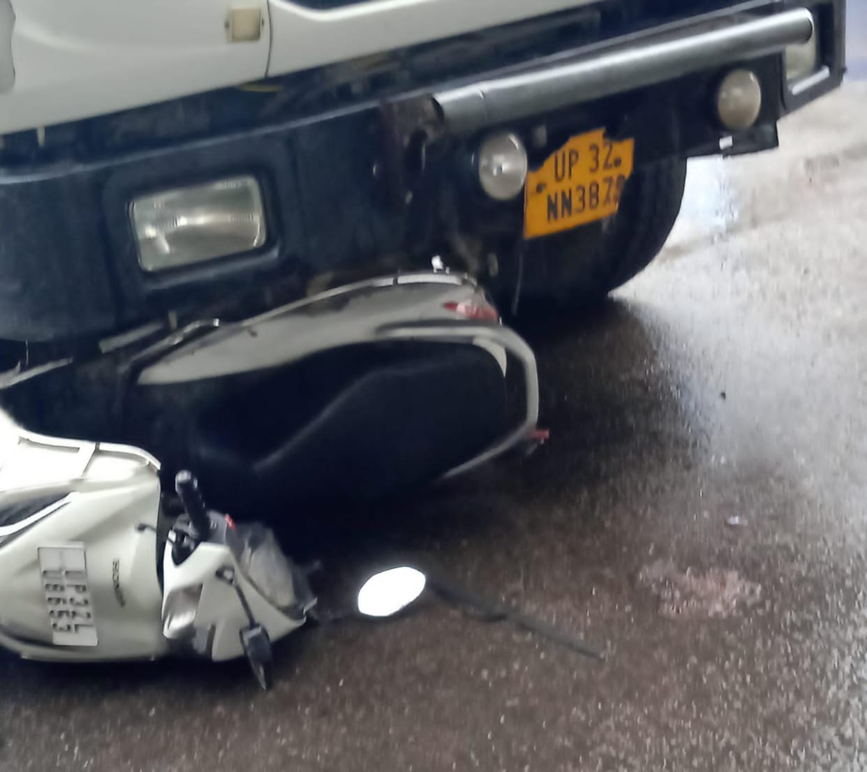 Lucknow News: Lawyer riding a scooter died in a road accident, hit by a speeding dumper.