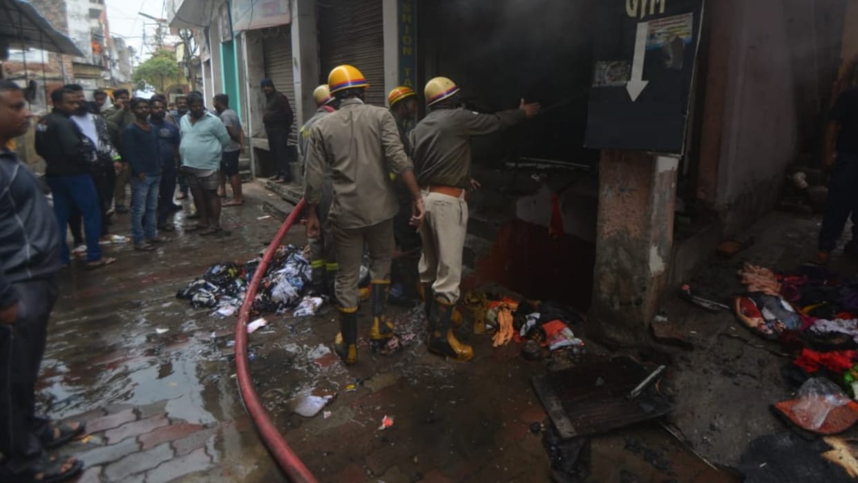 Fire broke out in tailor's shop in Lucknow.