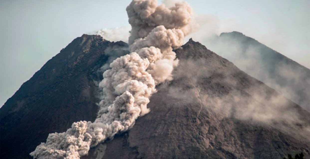 mount merapi eruption in indonesia 11 hikers found dead many still missing