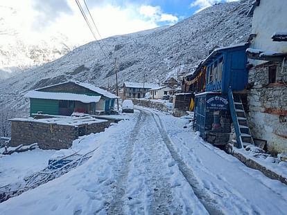 Snowfall in Niti Valley Chamoli and Yamunotri Uttarakhand Weather Update Watch Photos