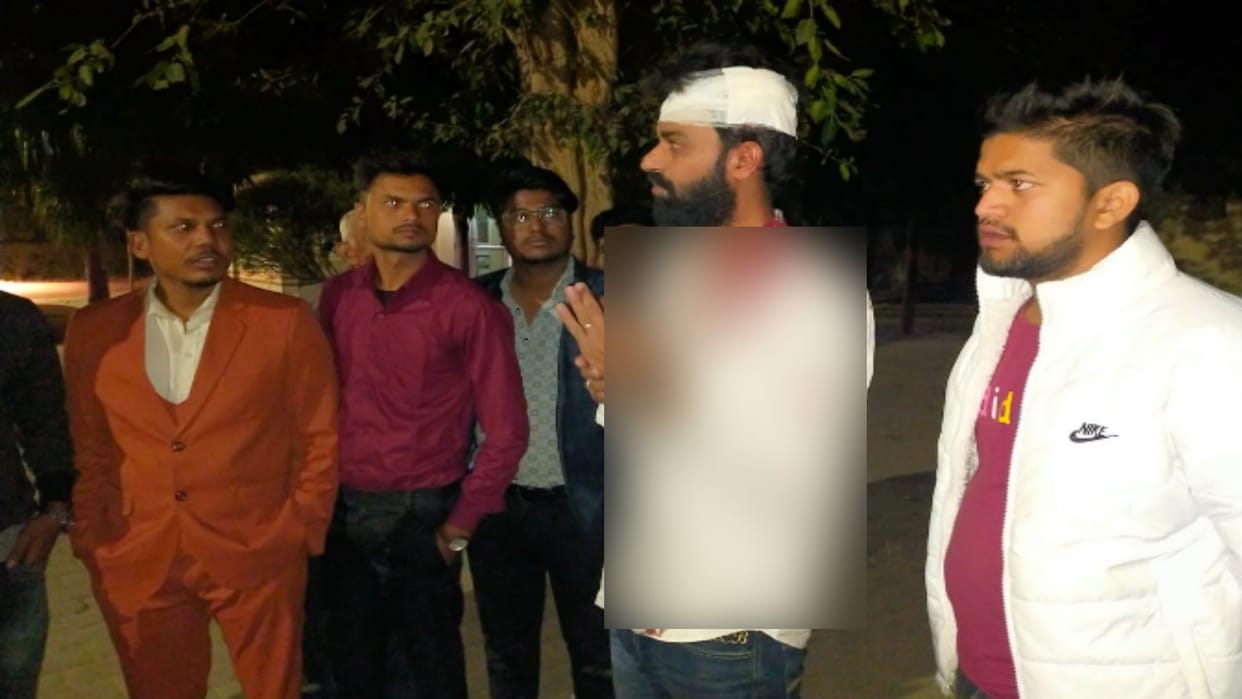Many youths have attacked on groom side by sticks and iron rods and six people injured in Shamli