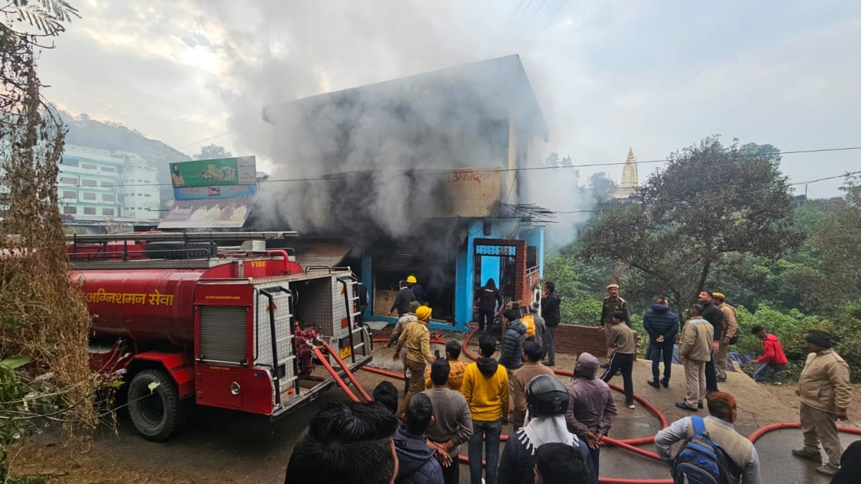 Bilaspur News: Fire breaks out at three storey building in Bilaspur