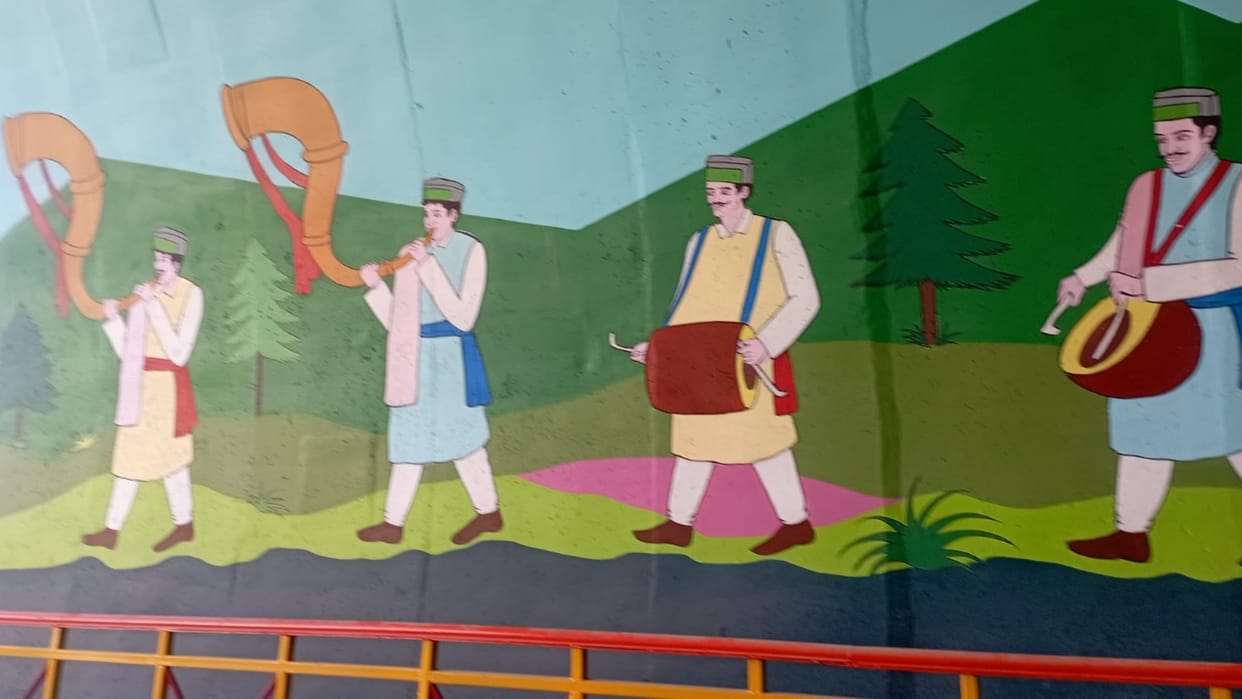 210 paintings related to hill culture have been made on the walls of the Dhali tunnel in Shimla