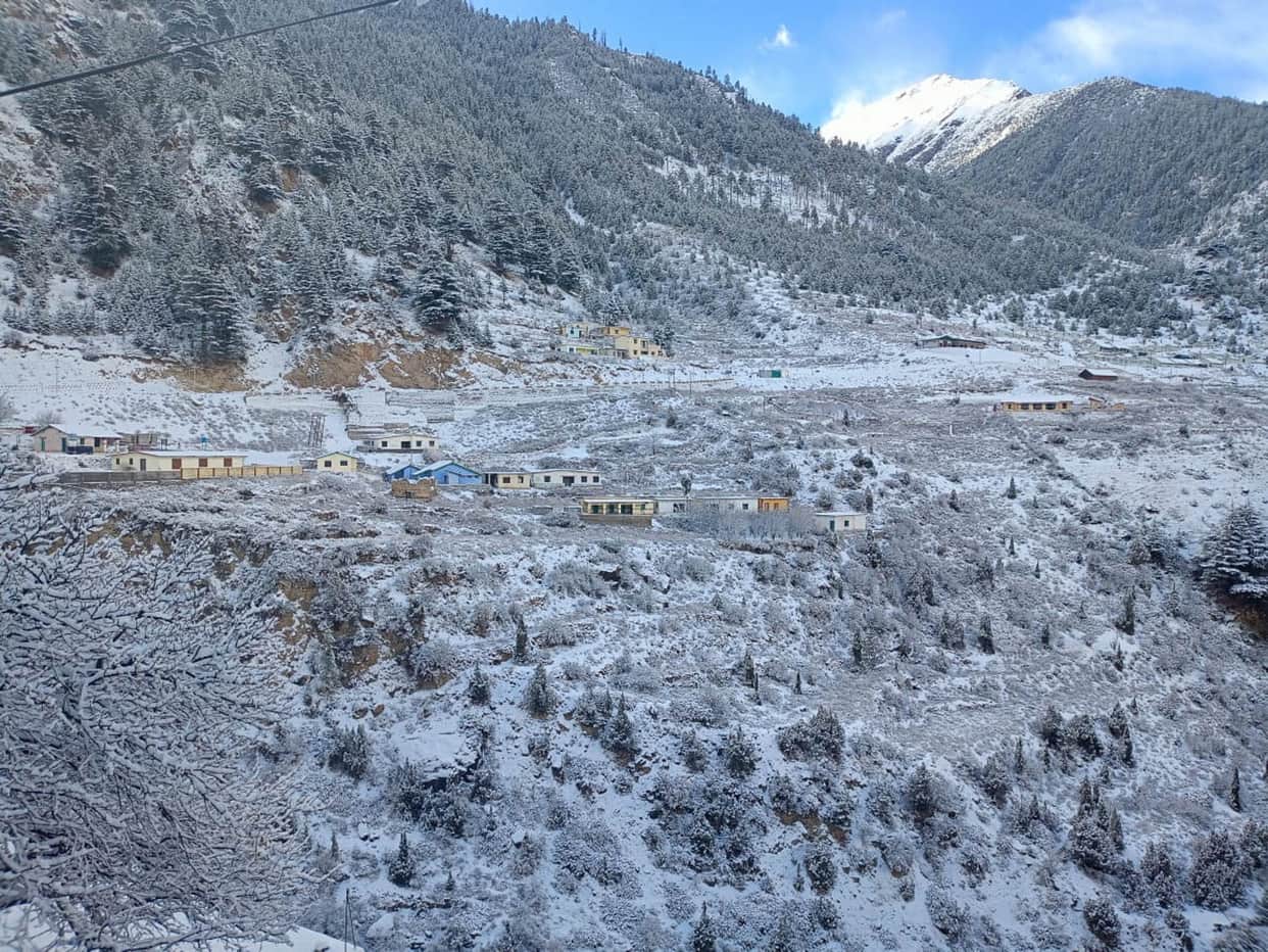 Snowfall in Niti Valley Chamoli and Yamunotri Uttarakhand Weather Update Watch Photos