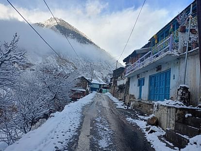 Snowfall in Niti Valley Chamoli and Yamunotri Uttarakhand Weather Update Watch Photos