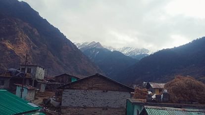 Snowfall in Niti Valley Chamoli and Yamunotri Uttarakhand Weather Update Watch Photos