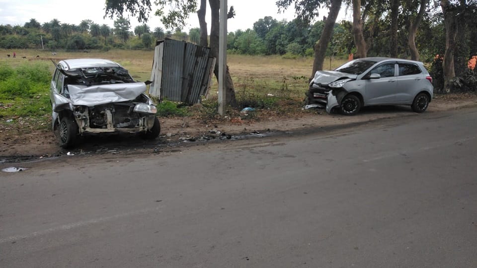 Five people injured in collision between two cars in kashipur