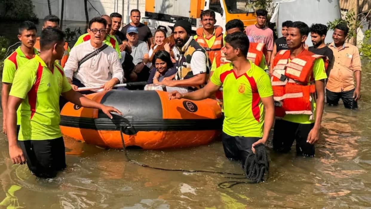 Aamir Khan south actor Vishnu Vishal rescued from floods in Chennai actors Thanked fire and rescue department