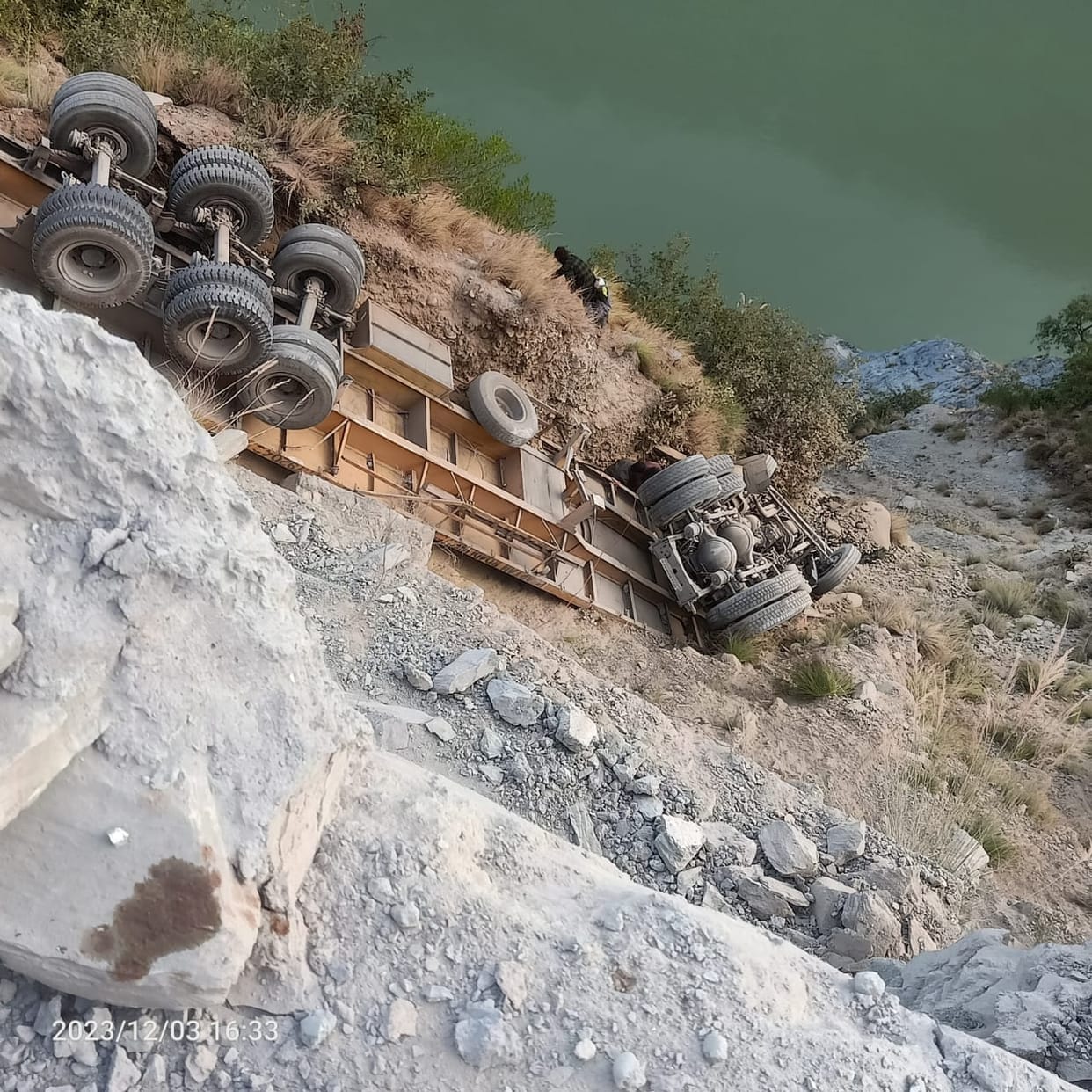 Accident on Rishikesh-Badrinath highway driver buried under trolley for six hours death Devprayag Uttarakhand
