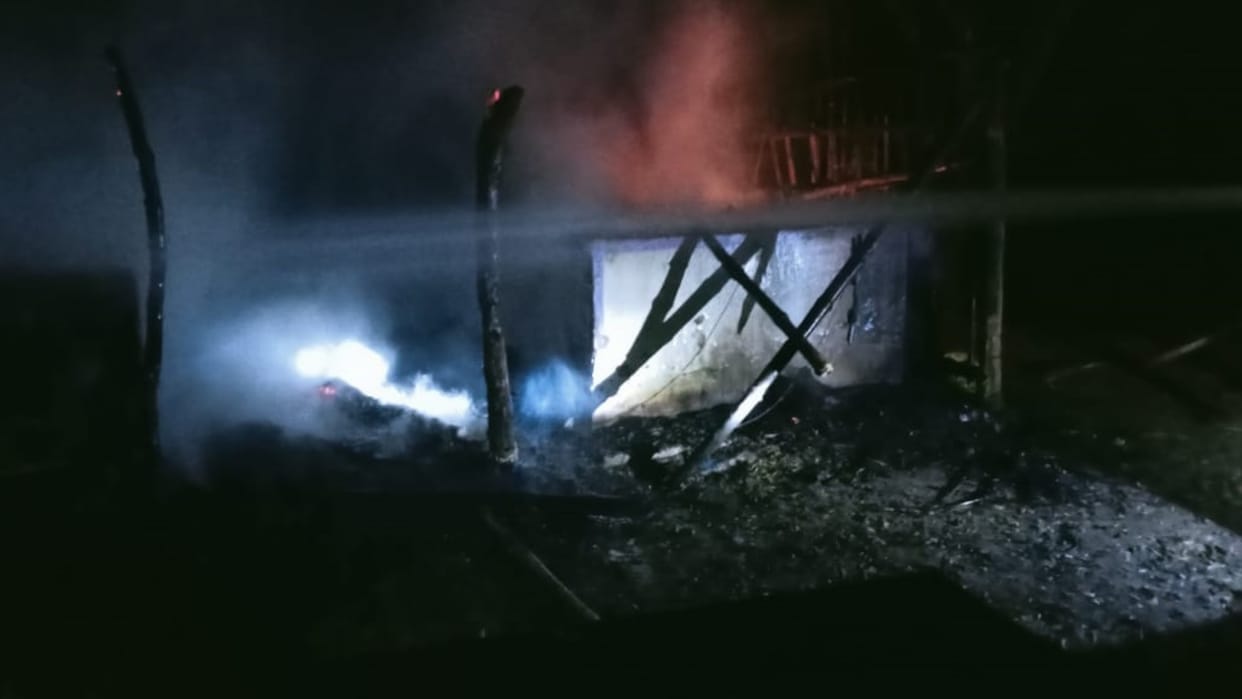 Goons set fired a dhaba for stoping them to drink wine there in barabanki.