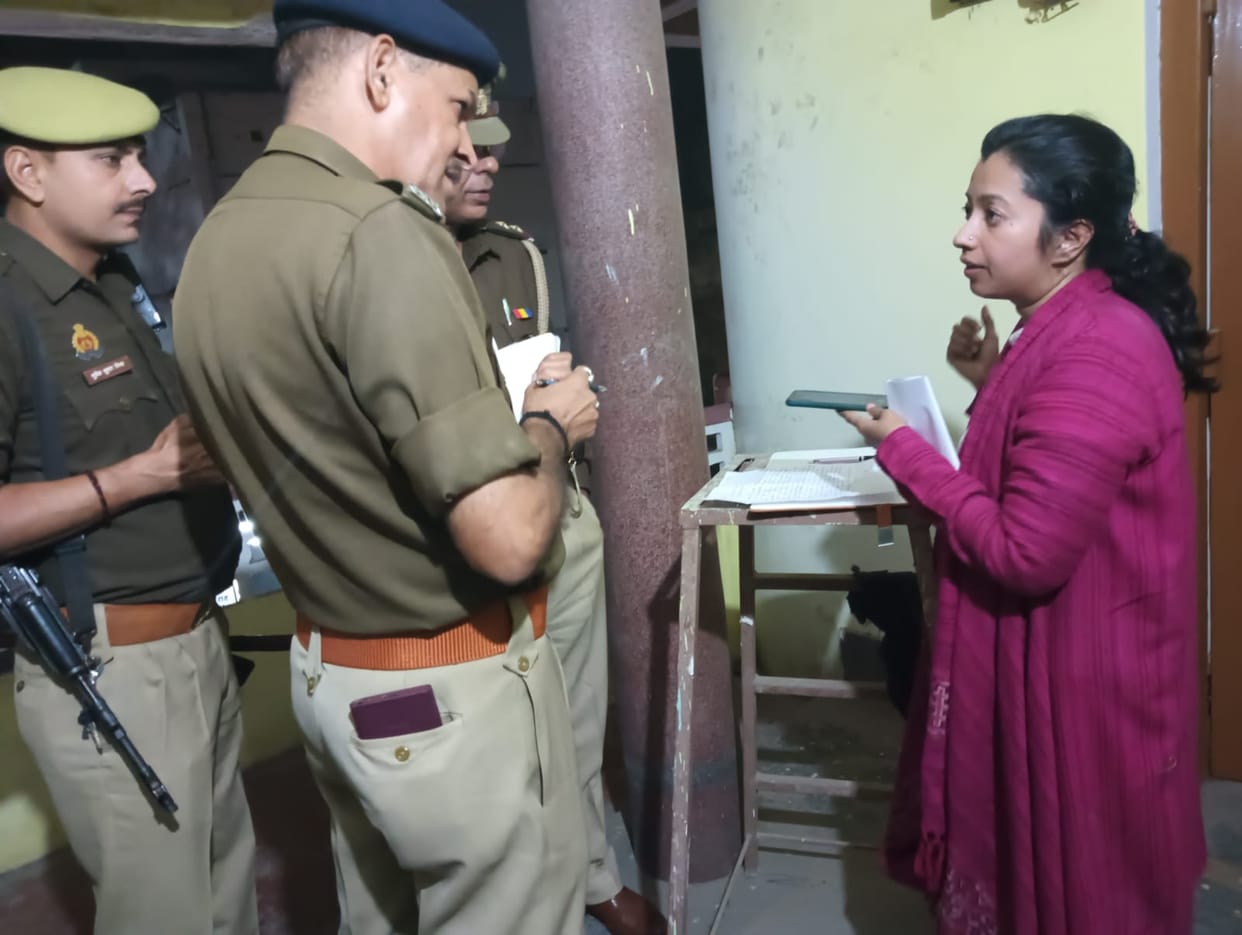 Dead body of a hotel employee found in the room in Varanasi, when the landlord saw there was no movement