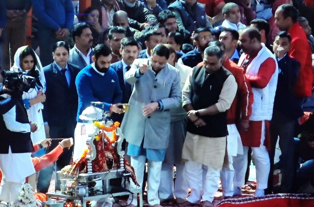 CM Dhami performed Ganga Aarti big announcement for Haridwar Light and show will be held at Har Ki Pauri