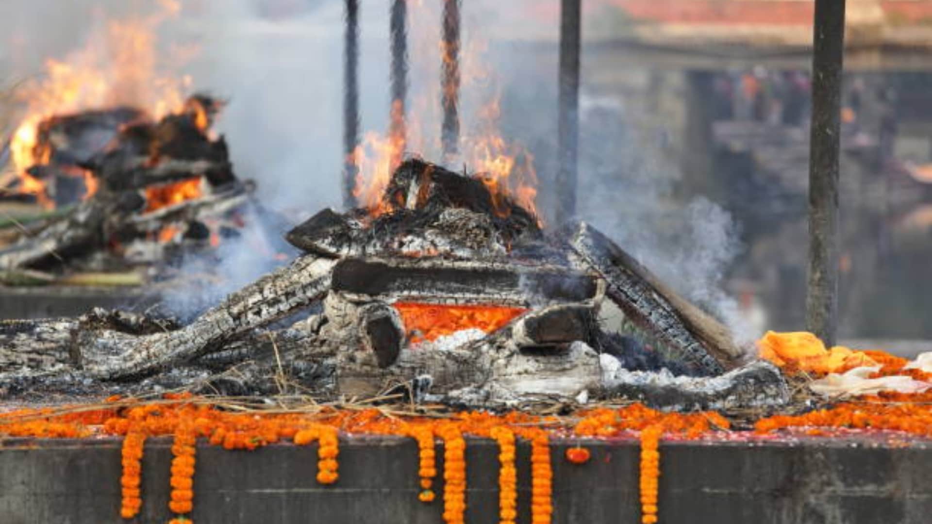 Why People Take Bath After Funeral Know The Reason Death Ritual Ajab Gajab