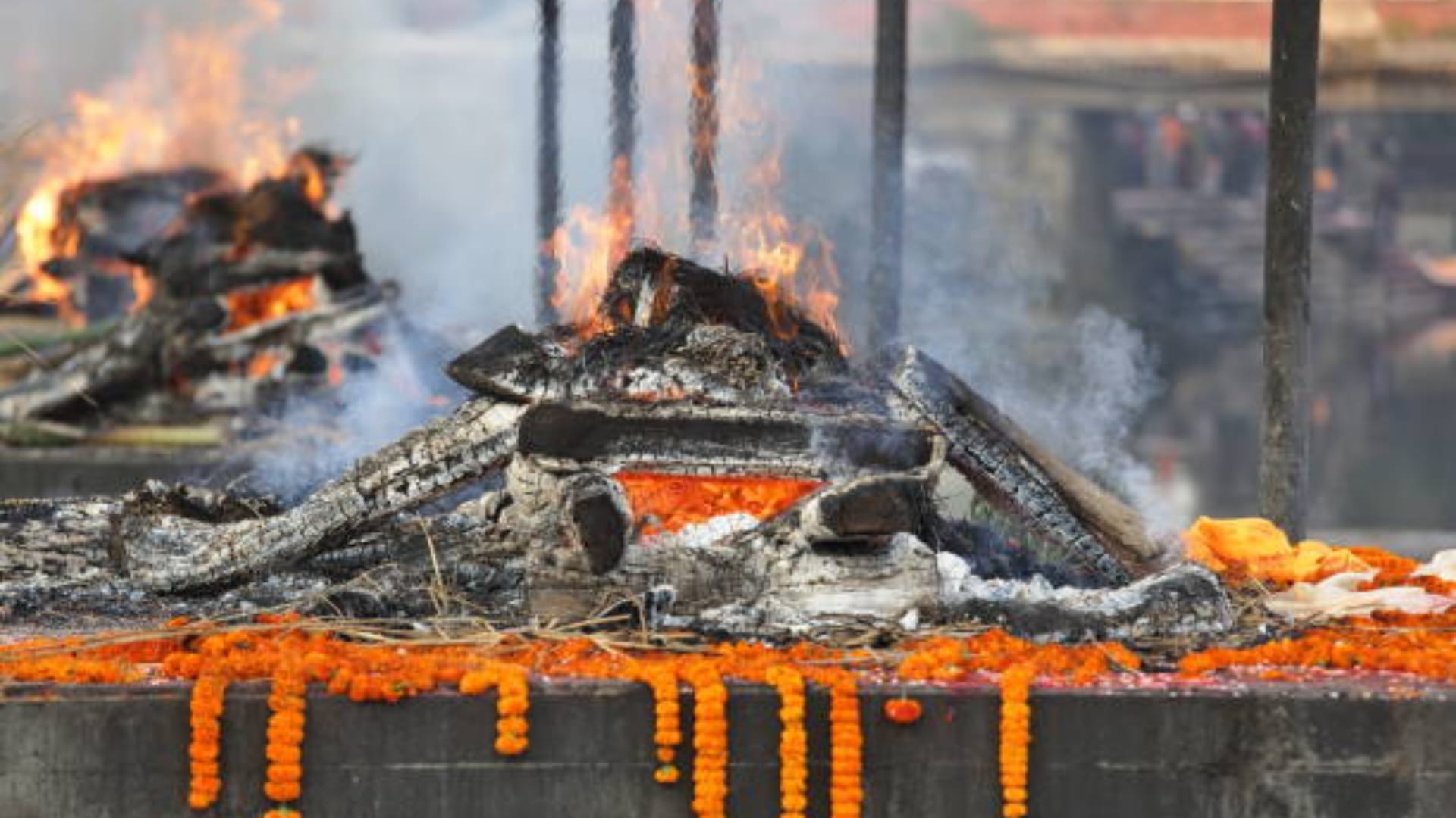 Why People Take Bath After Funeral Know The Reason Death Ritual Ajab Gajab