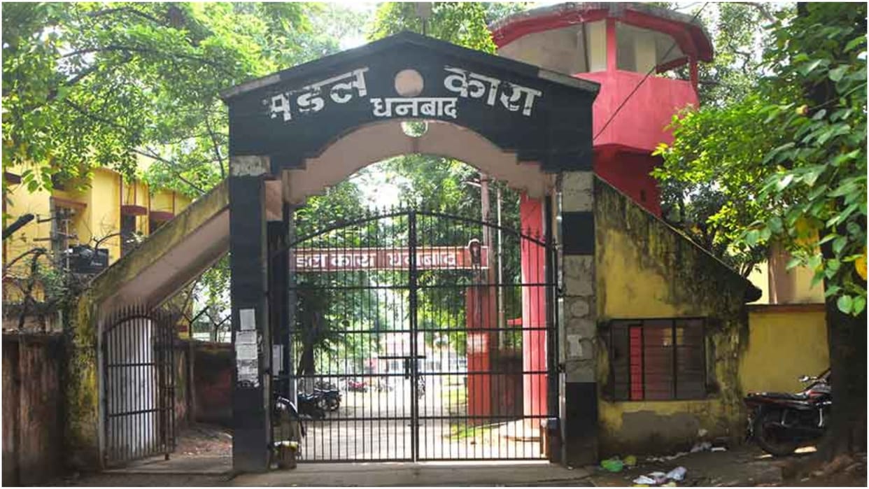 Alleged accused of killing Deputy Mayor murdered in Dhanbad jail five officers including jailer suspended