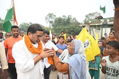 During Jan suraj yatra, Prashant Kishor targeted CM Nitish Kumar Bihar Government on flood in darbhanga bihar