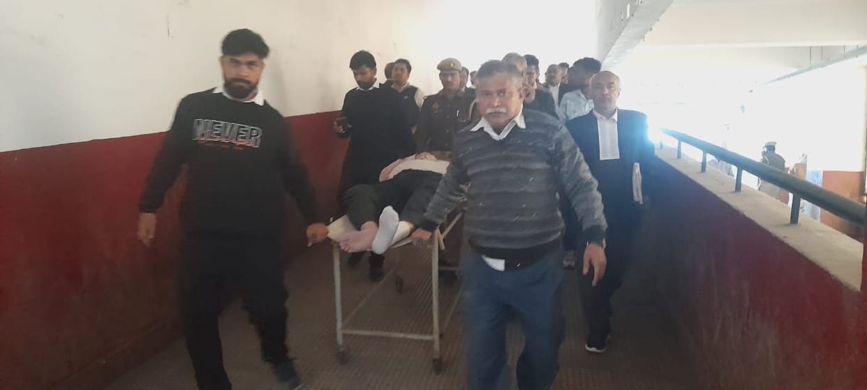 The plaintiff came to the court after gasping and fell down and died in the hospital in Kanpur