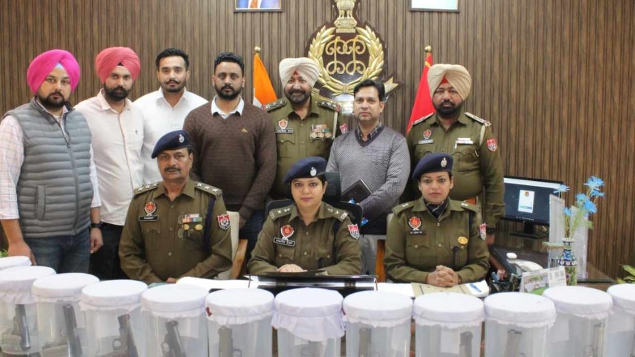 Khanna police caught five people with illegal weapons
