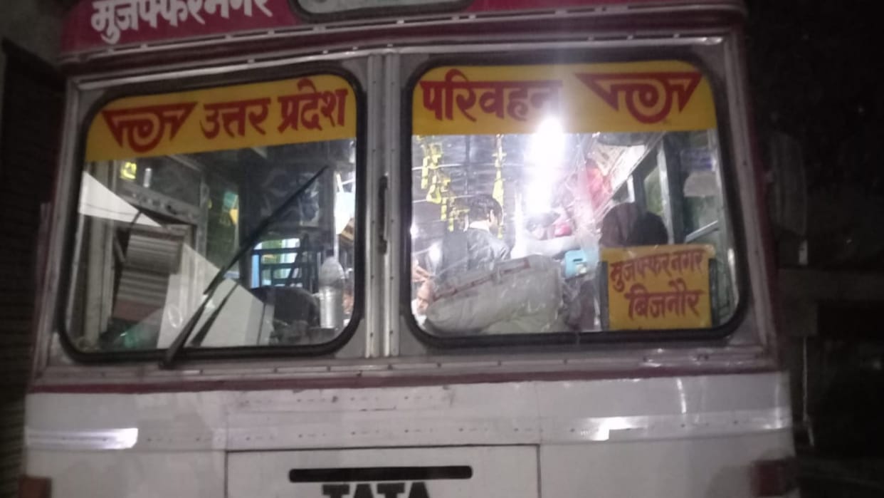 UP : Roadways bus was pelted with stones in Muzaffarnagar city