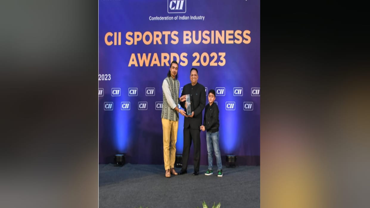 Meerut: Owner of Sarin Sports honored with best sports brand award