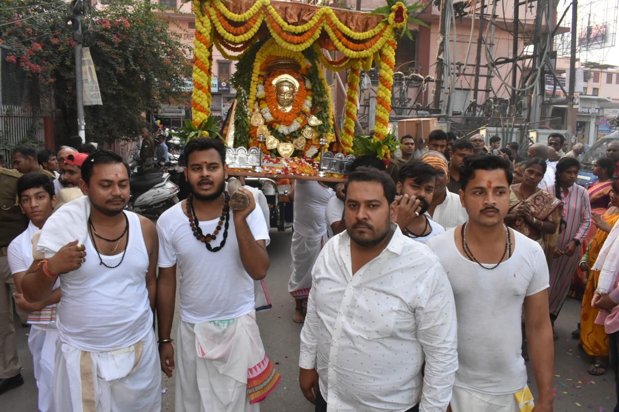 Varanasi: Four kilometer long procession, Kotwal of Kashi seated on a palanquin in royal attire.