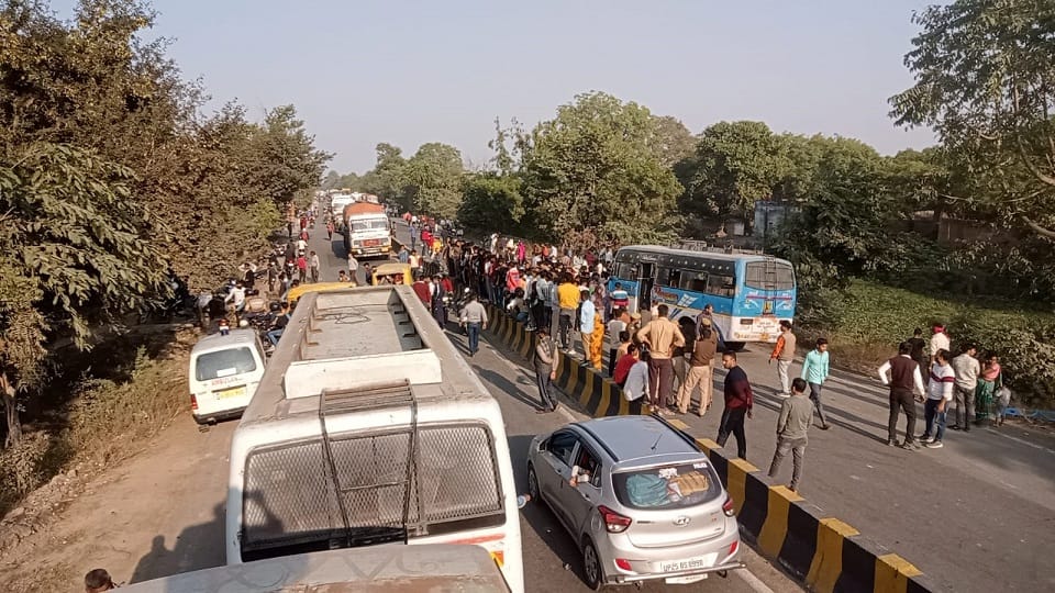 Villager dies after being hit by private bus on bareilly mathura highway