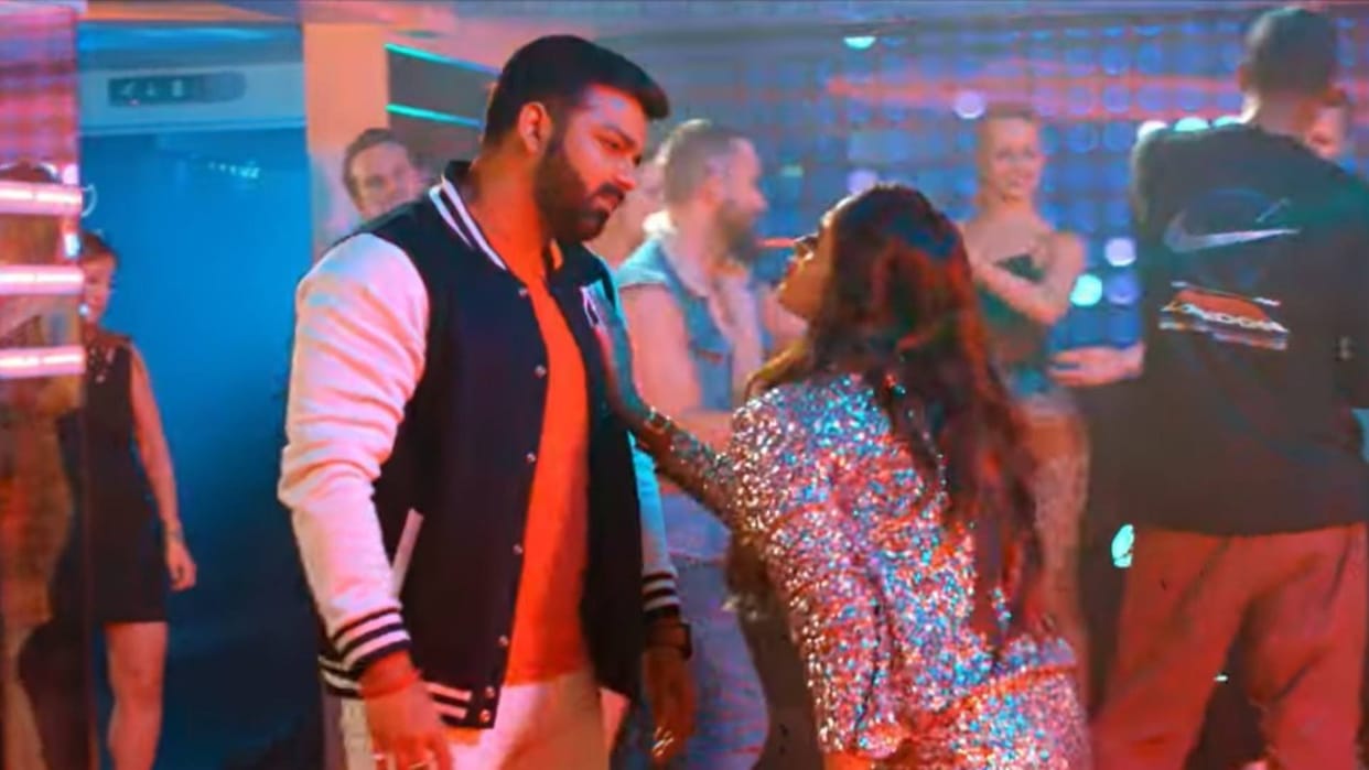 Pawan Singh another blast after lollypop lagelu song Sun Meri Lollipop with Shivani Singh is trending