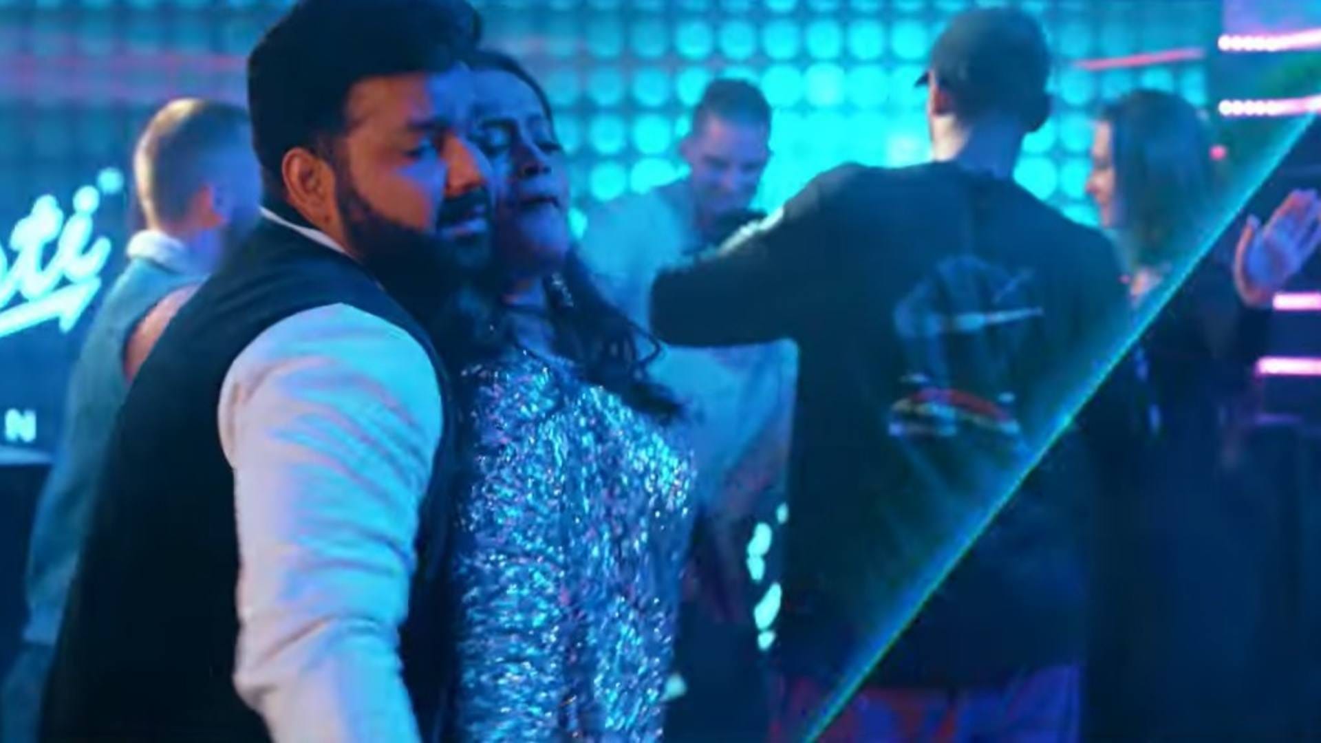 Pawan Singh another blast after lollypop lagelu song Sun Meri Lollipop with Shivani Singh is trending