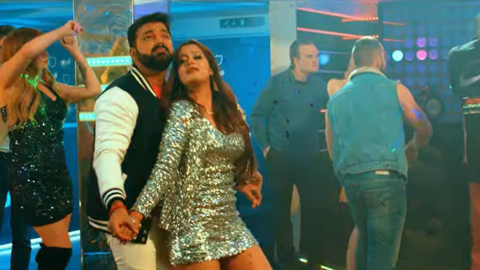 Pawan Singh another blast after lollypop lagelu song Sun Meri Lollipop with Shivani Singh is trending