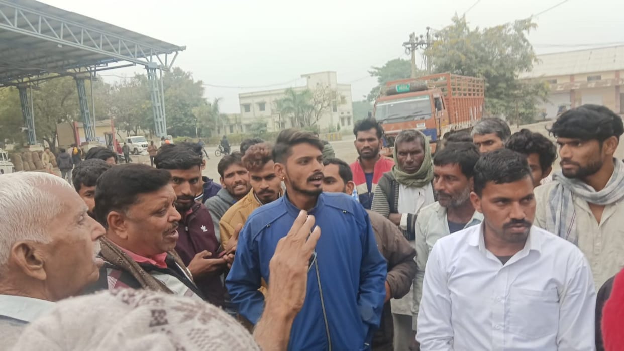 Shajapur News: Farmers angry over bidding for their produce at low prices in agricultural produce market