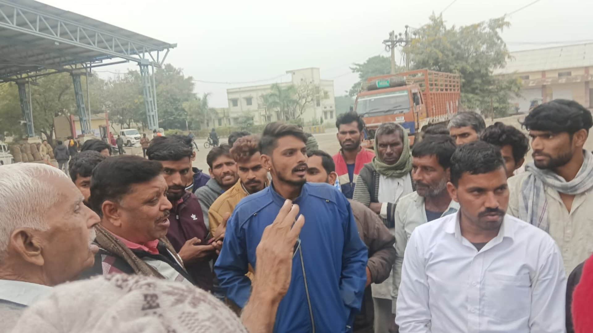 कृषि उपज मंडी में हंगामें के बाद पहुंची पुलिस