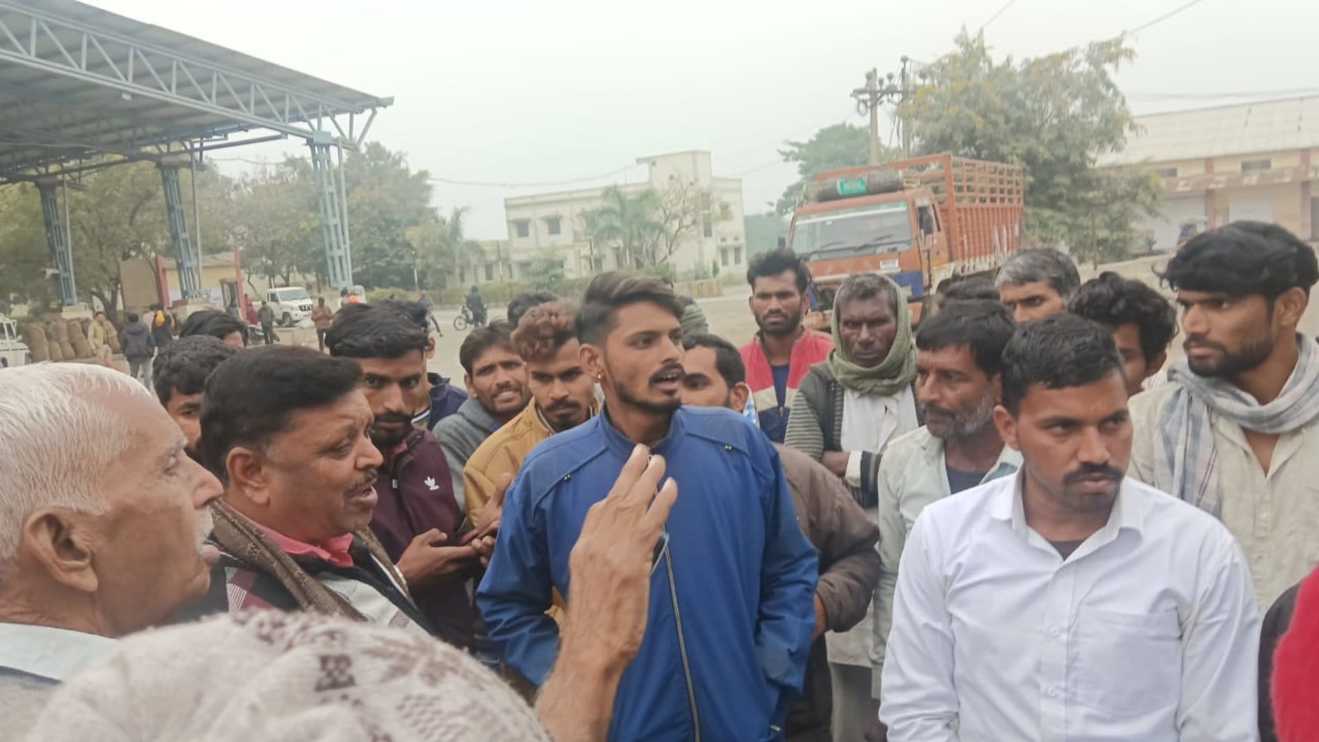 कृषि उपज मंडी में हंगामें के बाद पहुंची पुलिस