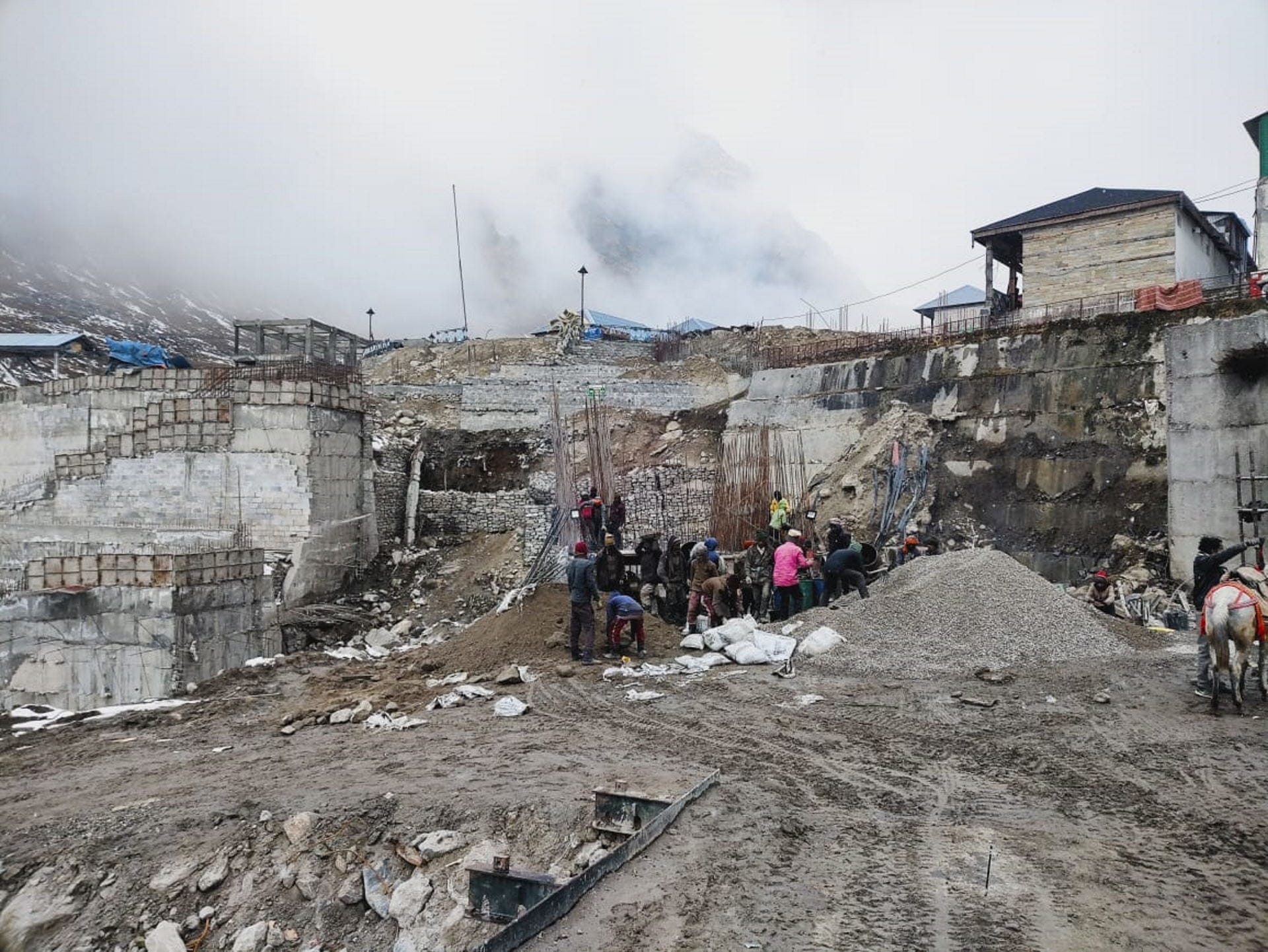 Uttarakhand Weather News Today Rain will haunt the hilly districts and fog in plains Snowfall in Kedarnath