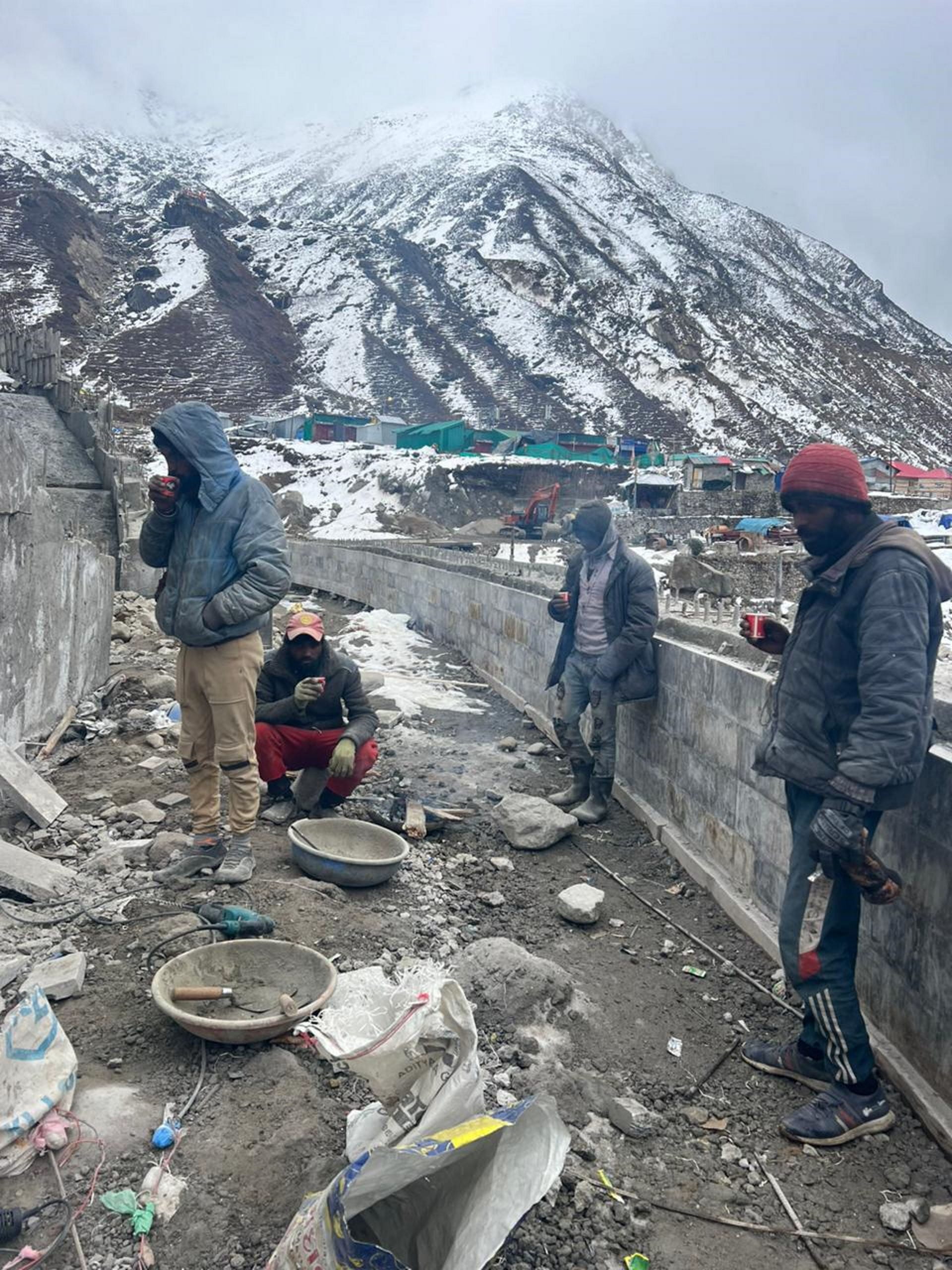 Uttarakhand Weather News Today Rain will haunt the hilly districts and fog in plains Snowfall in Kedarnath