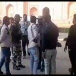 आपस में ही भिड़े दो फोटोग्राफर