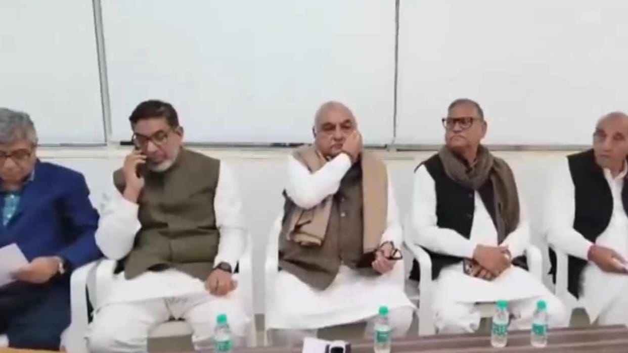 Bhupinder Singh Hooda held a meeting with Haryana Congress MLAs at his residence