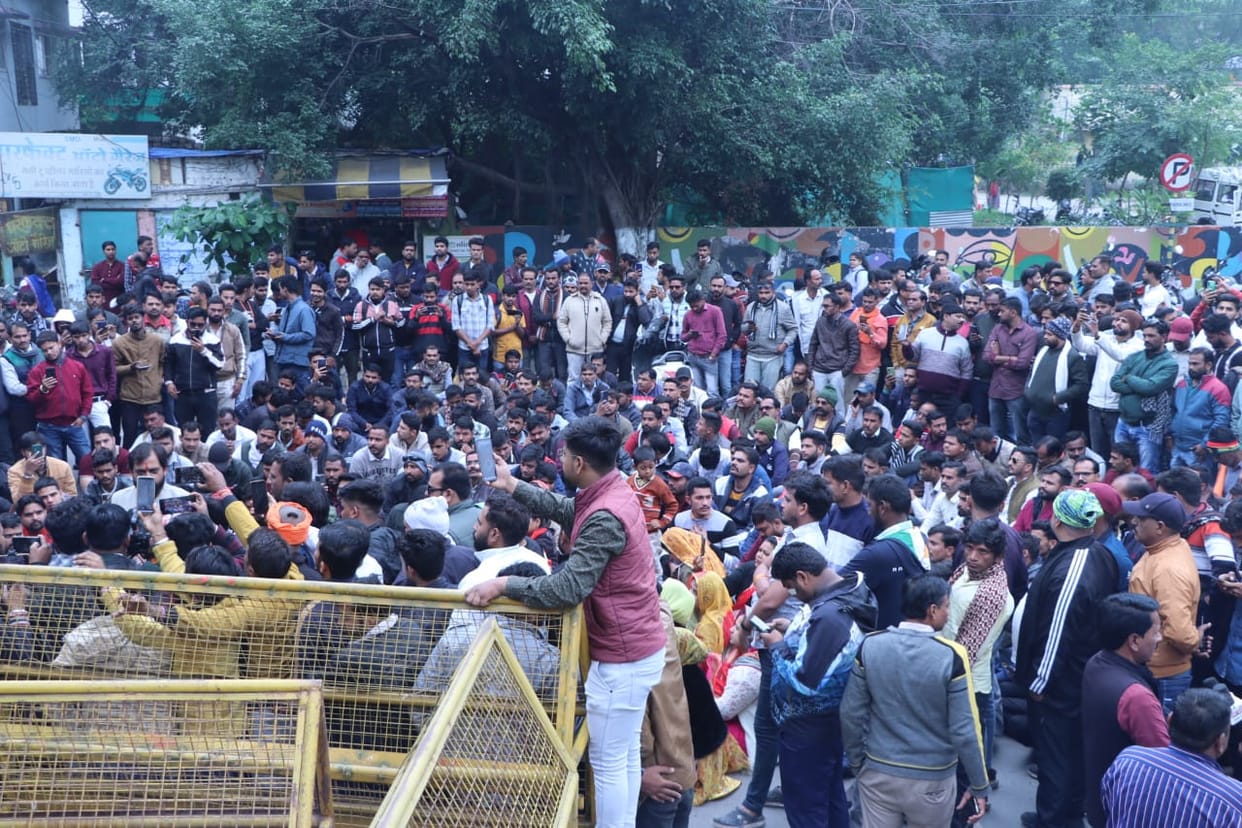 Indore: Protest in Indore against the murder of Karni Sena President, workers sitting on dharna