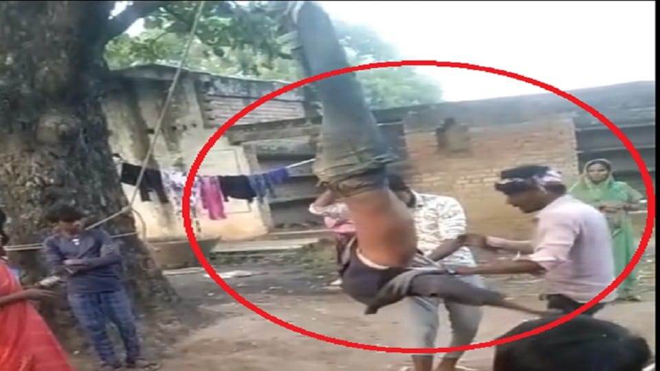 Young man tied to a tree and beaten after accusing him of mobile theft in Mirzapur