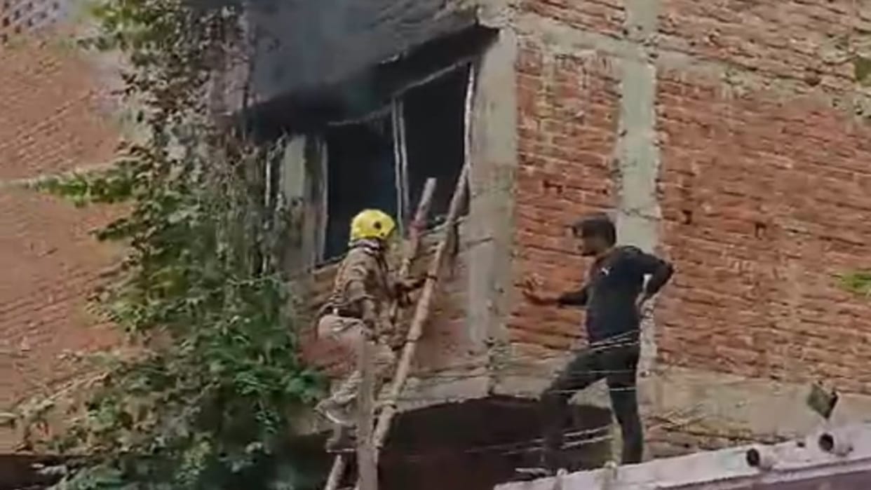 Massive fire broke out in room due to gas cylinder in Nalanda; Goods worth around Rs 5 lakh burnt to ashes