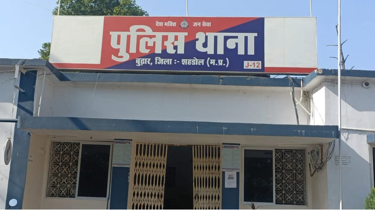 Miscreants stole Rs 70,000 from the trunk of a motorcycle