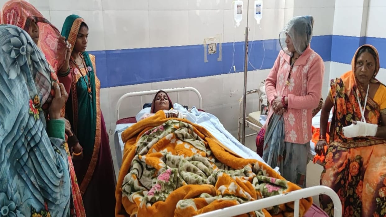 Ambulance carrying pregnant woman fell into canal in Khargone