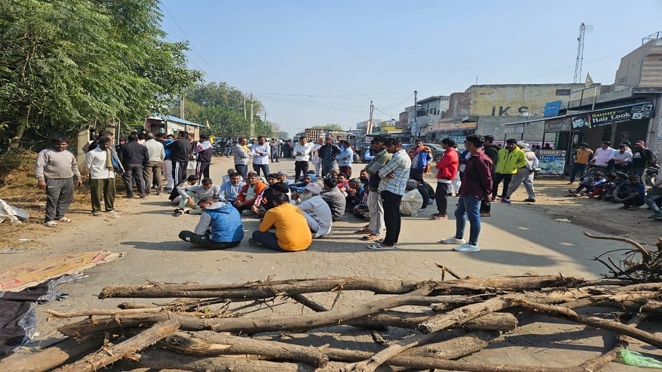 High speed wreaks havoc in Jhajjar: Truck crushes girl, death, villagers create jam