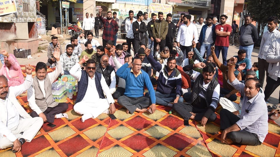 Demonstration over the murder of Rashtriya Rajput Karni Sena President Sukhdev Singh Gogamedi