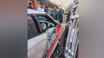 Rajouri Accident: दो गाड़ियों को टक्कर मार पलटी कैंटर बस, एक की मौत, 22 जख्मी, घायलों में छात्र भी शामिल Road accident in Khandwa Of Rajouri jammu and kashmir