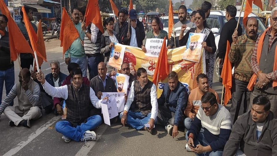 People of Rajput community blocked GT Road in Aligarh in protest against murder of Sukhdev Singh