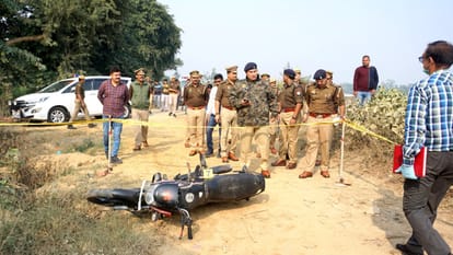 Sitapur: 25 हजार का इनामिया बदमाश पुलिस मुठभेड़ में गिरफ्तार, दाहिने पैर में लगी गोली A goon injured in police encounter in Sitapur.