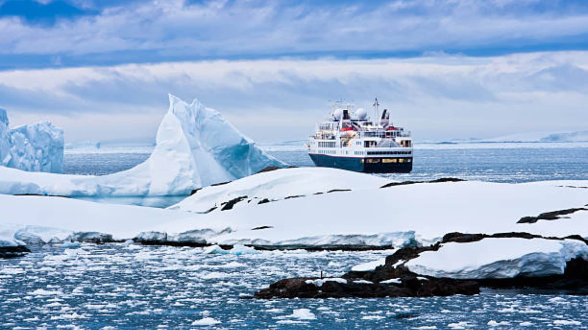 Antarctica life in south pole where allowed to take showers only for 2 minute per week