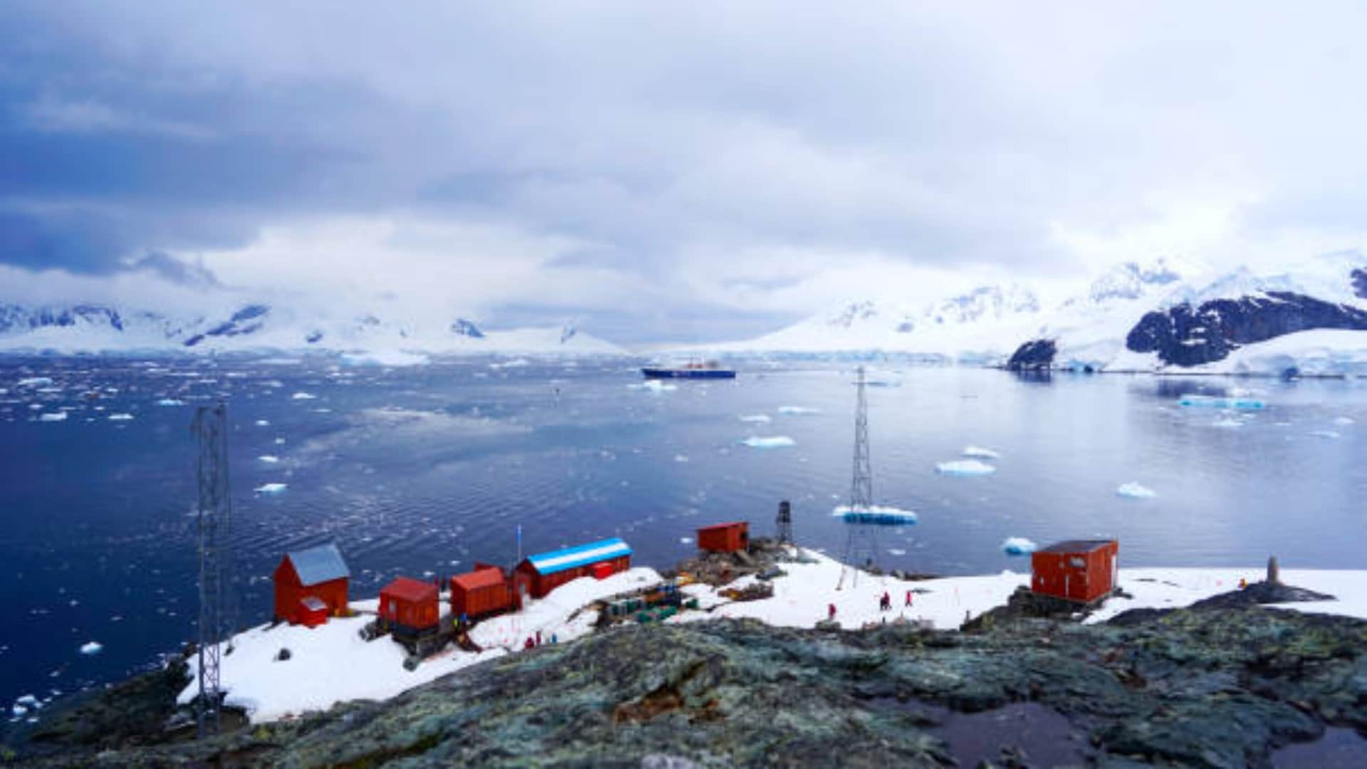 Antarctica life in south pole where allowed to take showers only for 2 minute per week