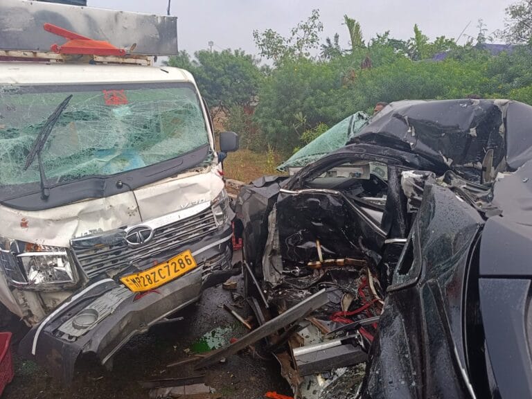 MP News: Collision between a speeding car and an uncontrolled loading vehicle, three dead